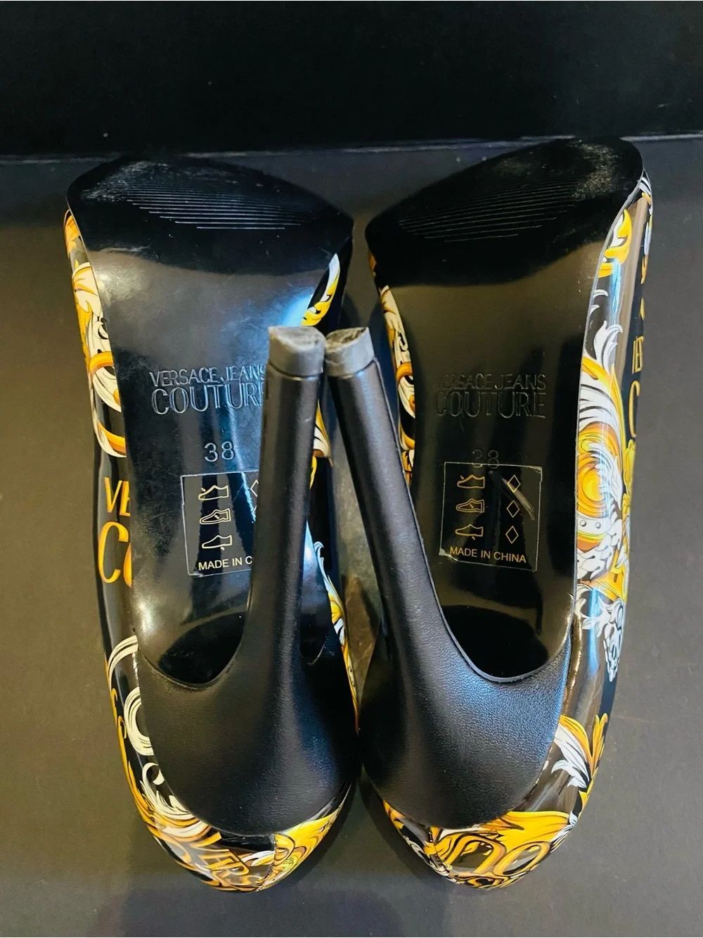 🛍️ VERSACE JEANS COUTURE AUTHENTIC BAROQUE PRINT TOE CAP STILETTO PUMPS NWOT - Picture 17 of 17